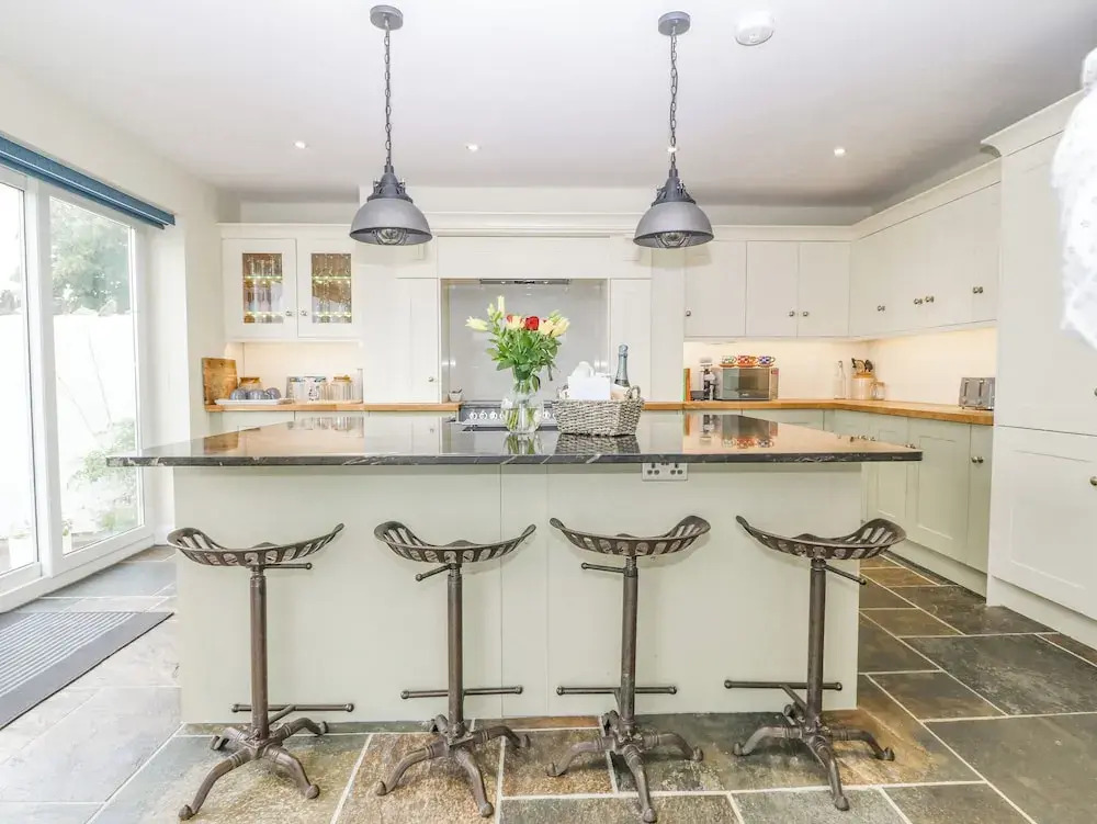 3 Bed in Llanbedrog oc-brntr