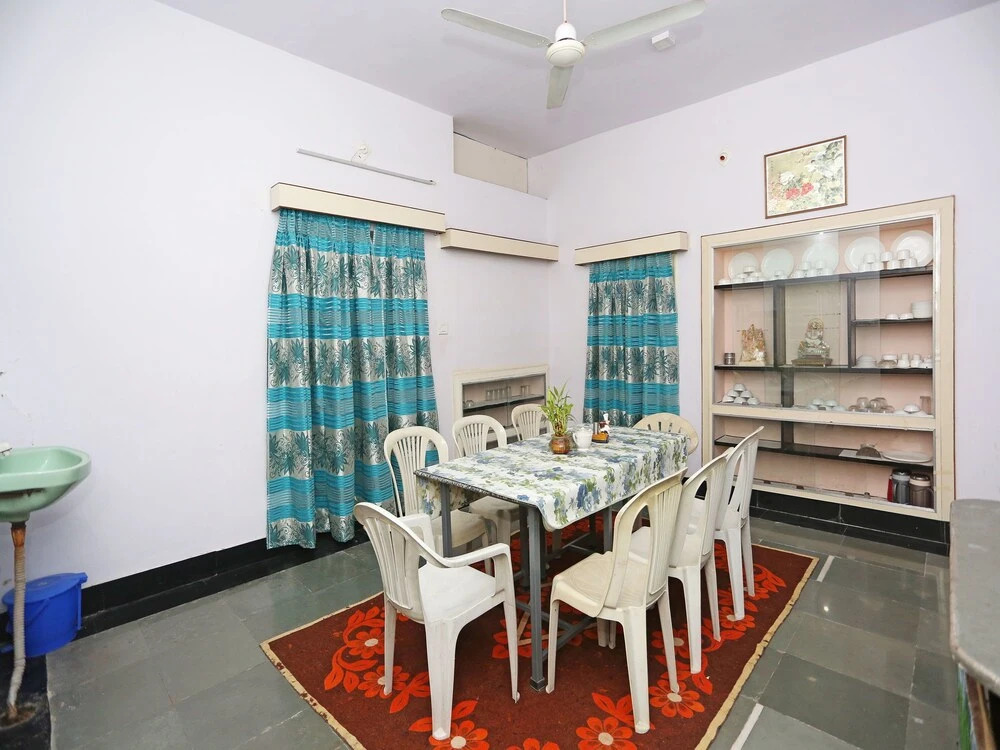 OYO 9776 Home Near Bohra Ganesh Temple