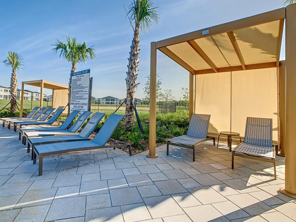 Stunning 4BR Townhouse with private pool and free resort amenities