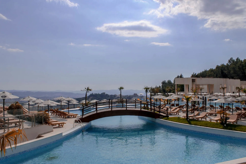 Select Hill Resort