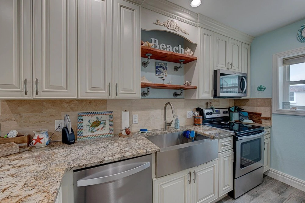 Sun Rose Ir33 2 Bedroom Condo by Redawning