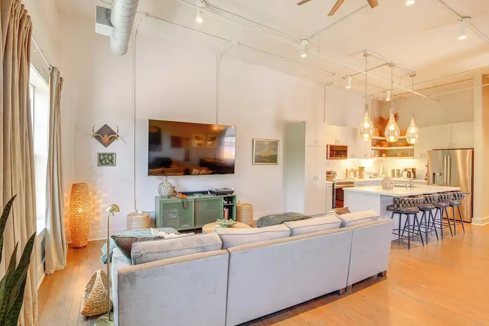 Walk to Vanderbilt: Eclectic Apt in Nashville