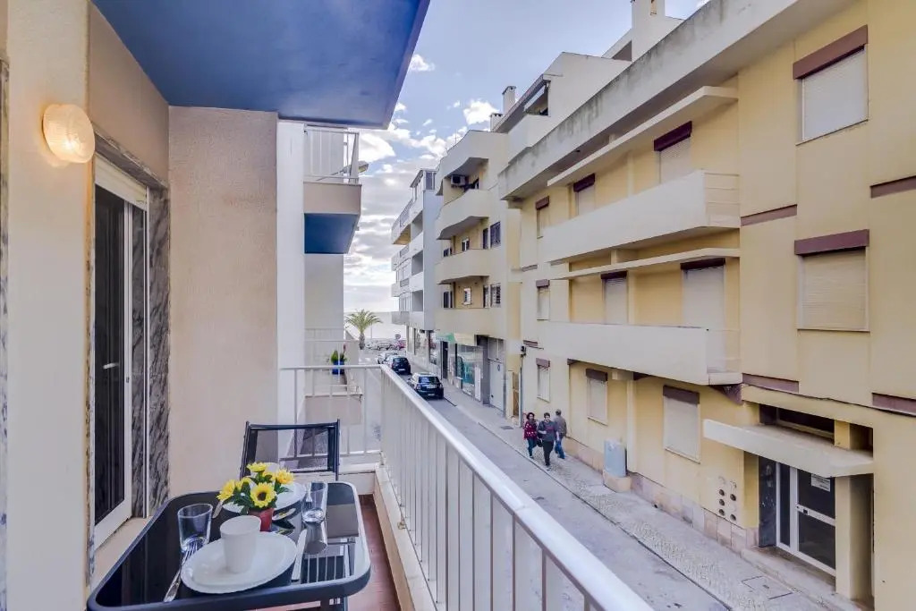 Jaune - 50 meters to the beach - Quarteira