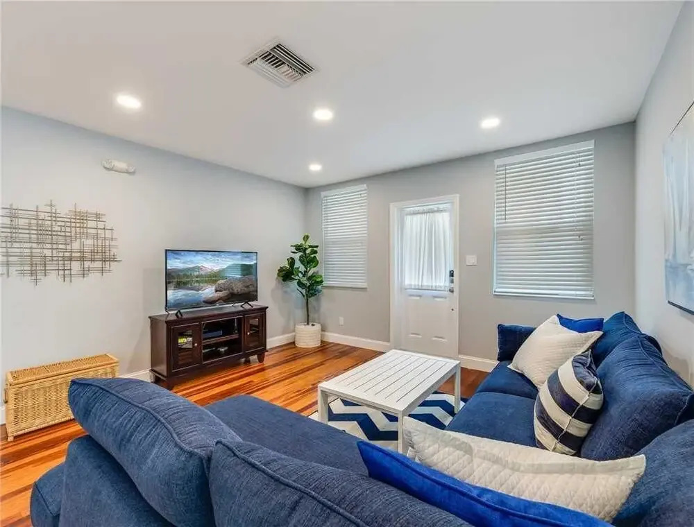 Mango Beach Manor - Three Bedroom Condo