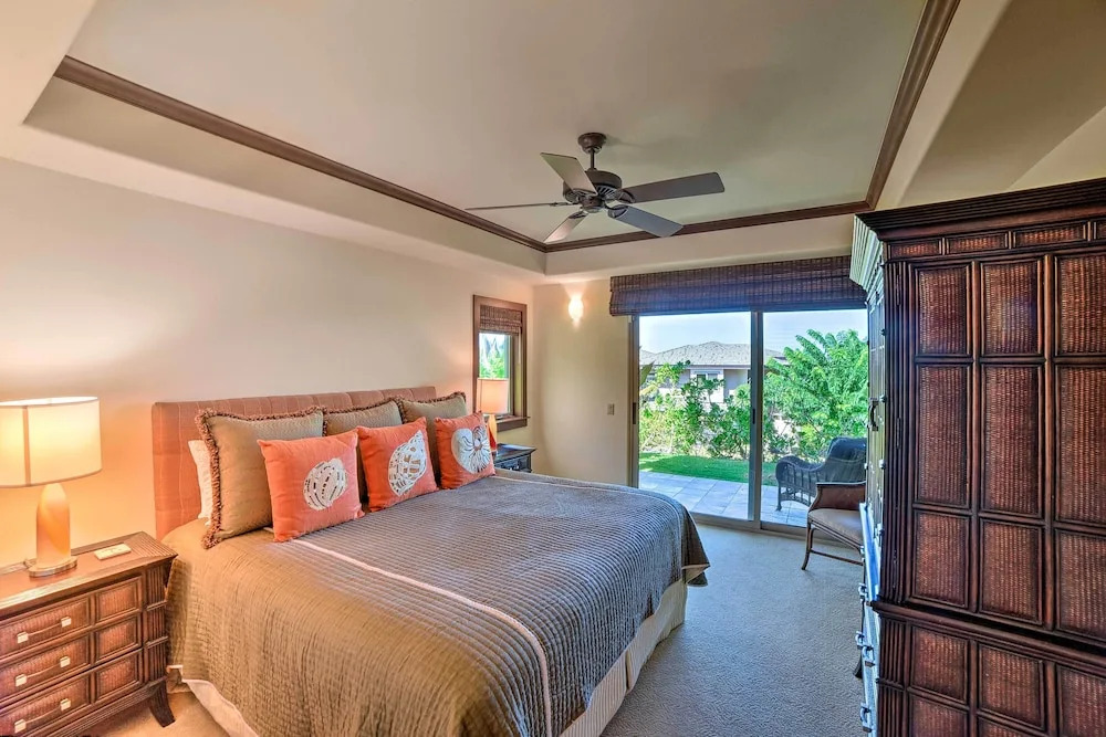 Tropical Paradise Resort Villa: 1 Mile to Beach