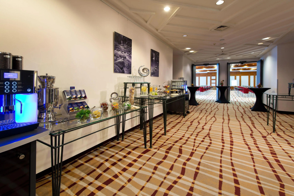 Отель The Q - Quadro City Hotel
