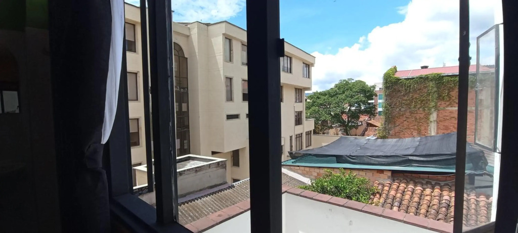 Espectacular y muy bien localizado apartamento en el corazón de San Gil, junto a agencias de turismo, restaurantes, Gallineral, transporte, supermercado, panaderia, parking I 3