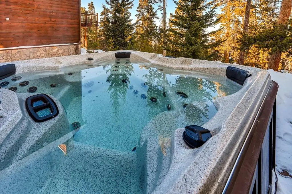 Four-Bedroom Pineview Haus