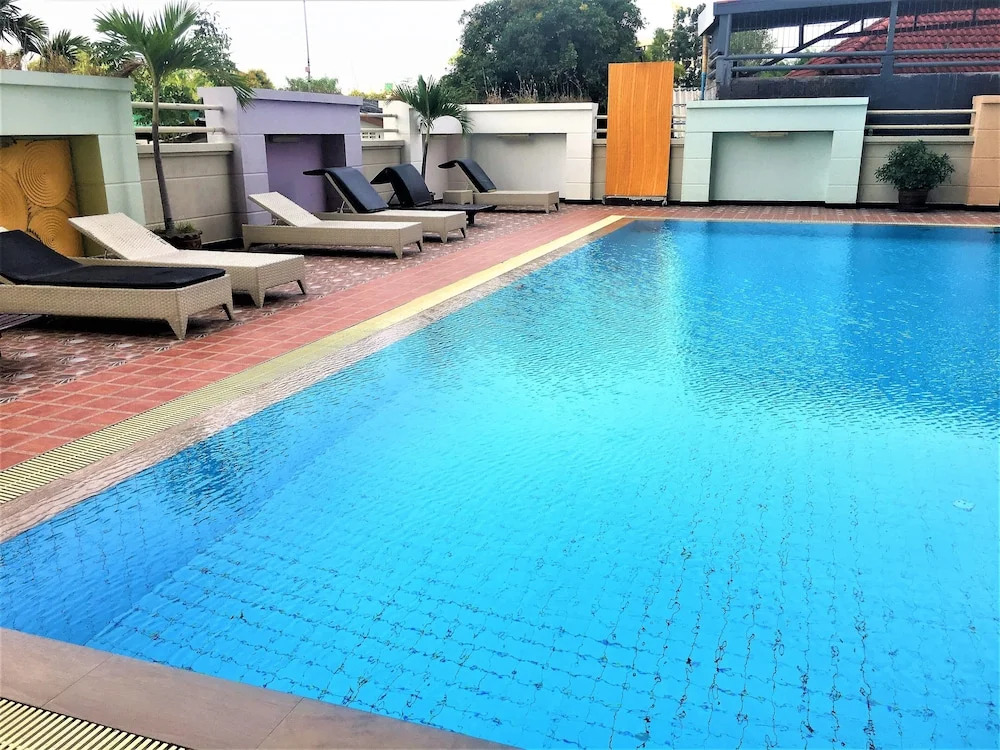 Swimming Pool View Spacious Studio 5 Min To Beach