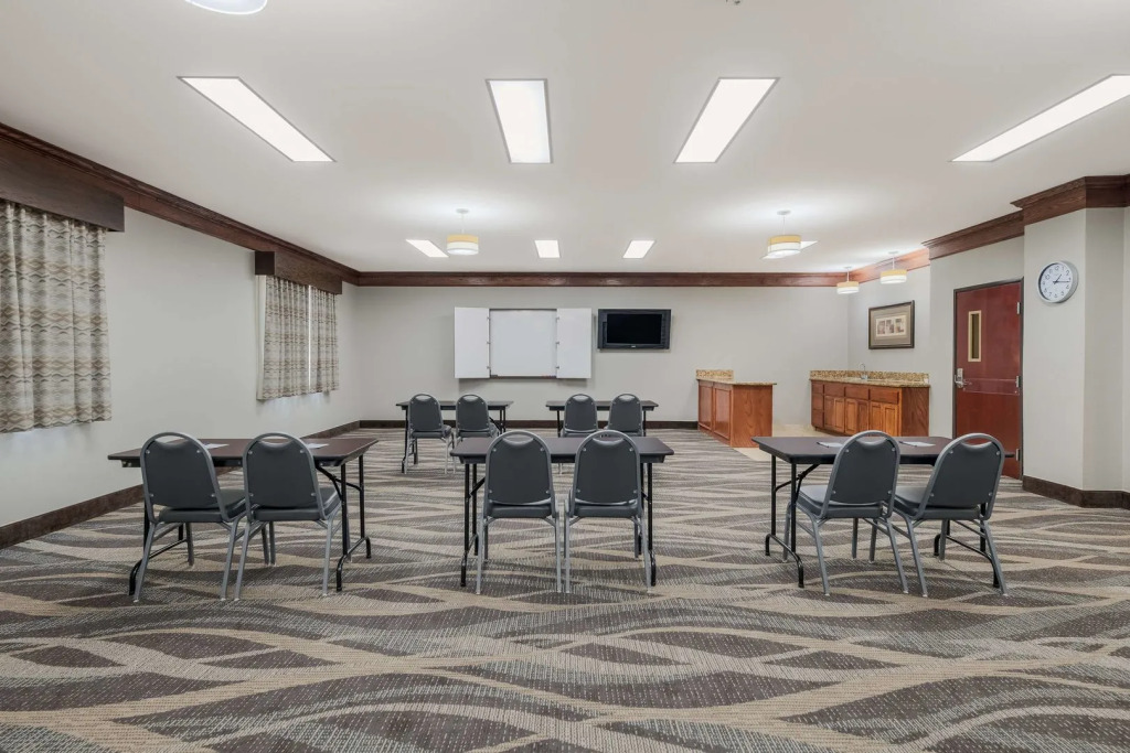 Best Western South Plains Inn & Suites
