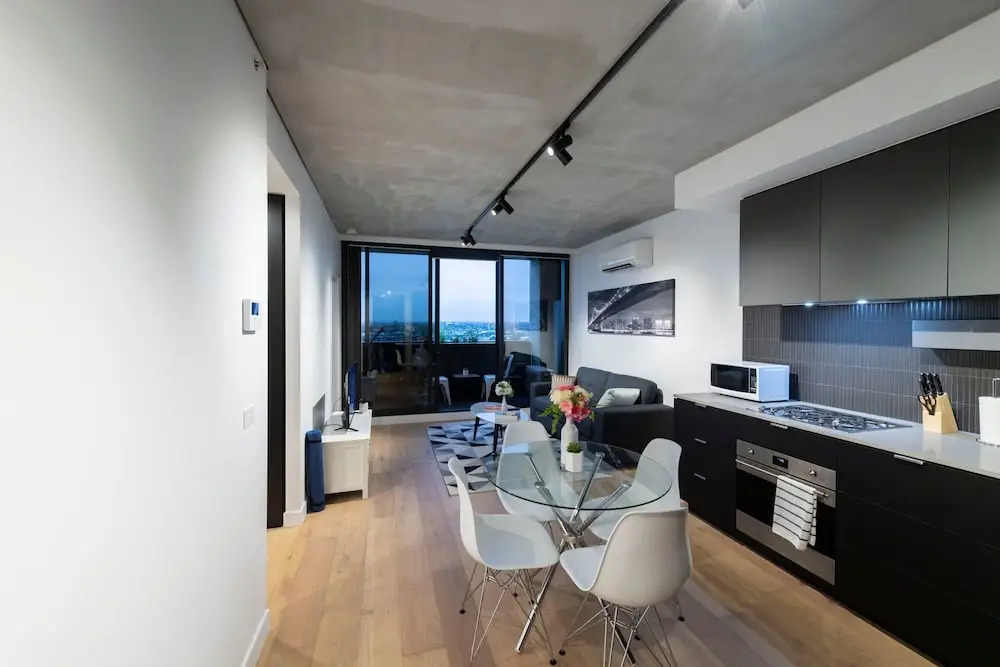 STAY&CO Serviced Apartments Docklands Drive