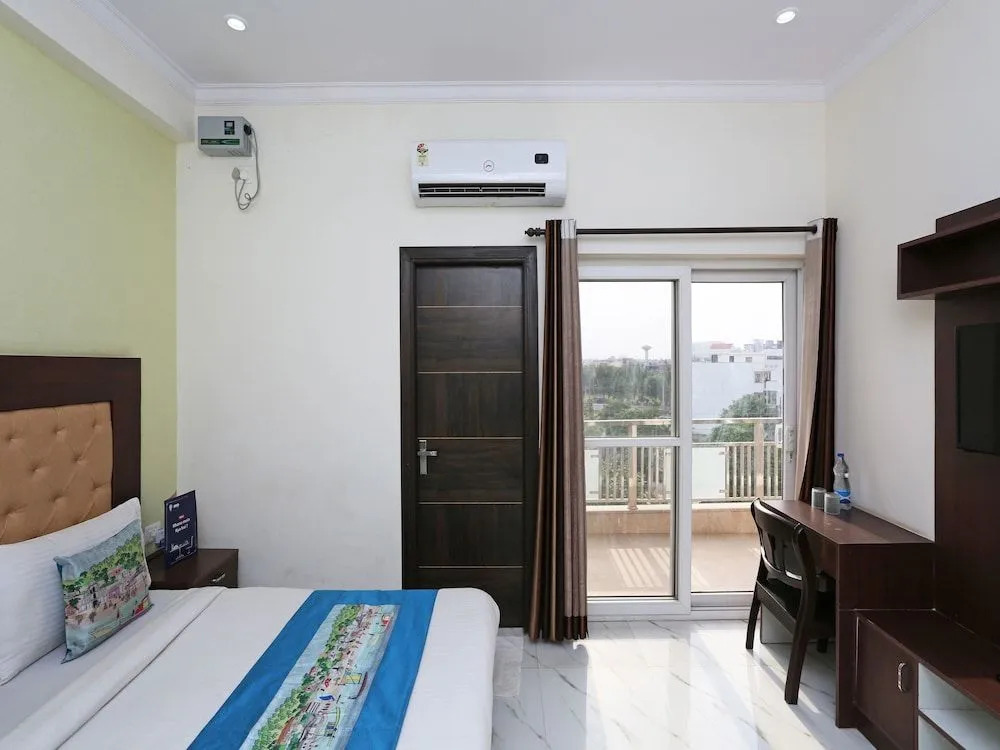 OYO 6812 Aruma Residency