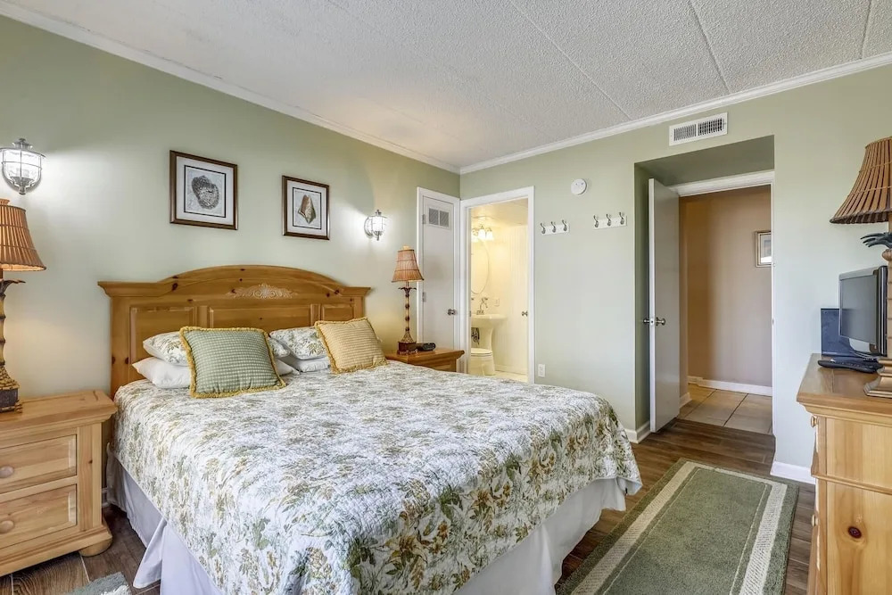 Bimini 107 2 Bedroom Condo by RedAwning