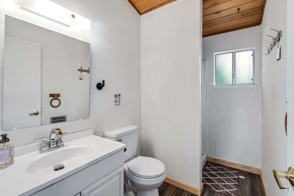 Huckleberry Cabin - Pet Friendly with Big Deck by Yosemite Region Resorts