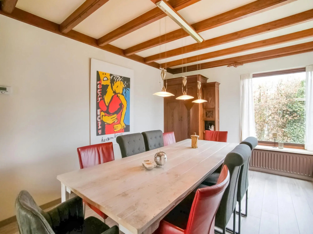 Spacious Holiday Home close to the Efteling in Nieuwkuijk with Terrace