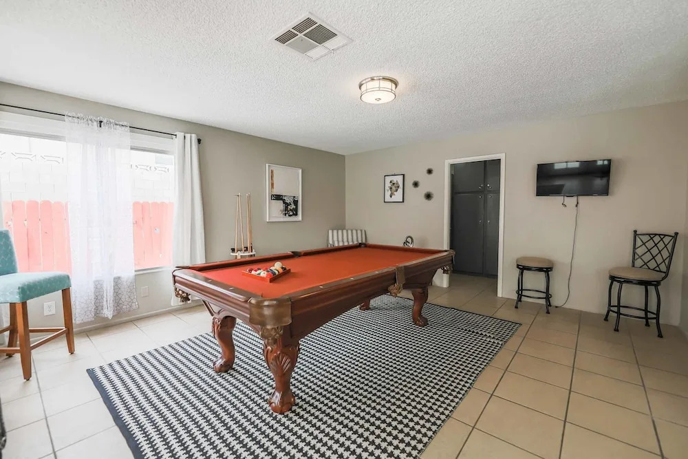 Vegas Delight | Lovely 4Bd w/ Sparkling Pool!