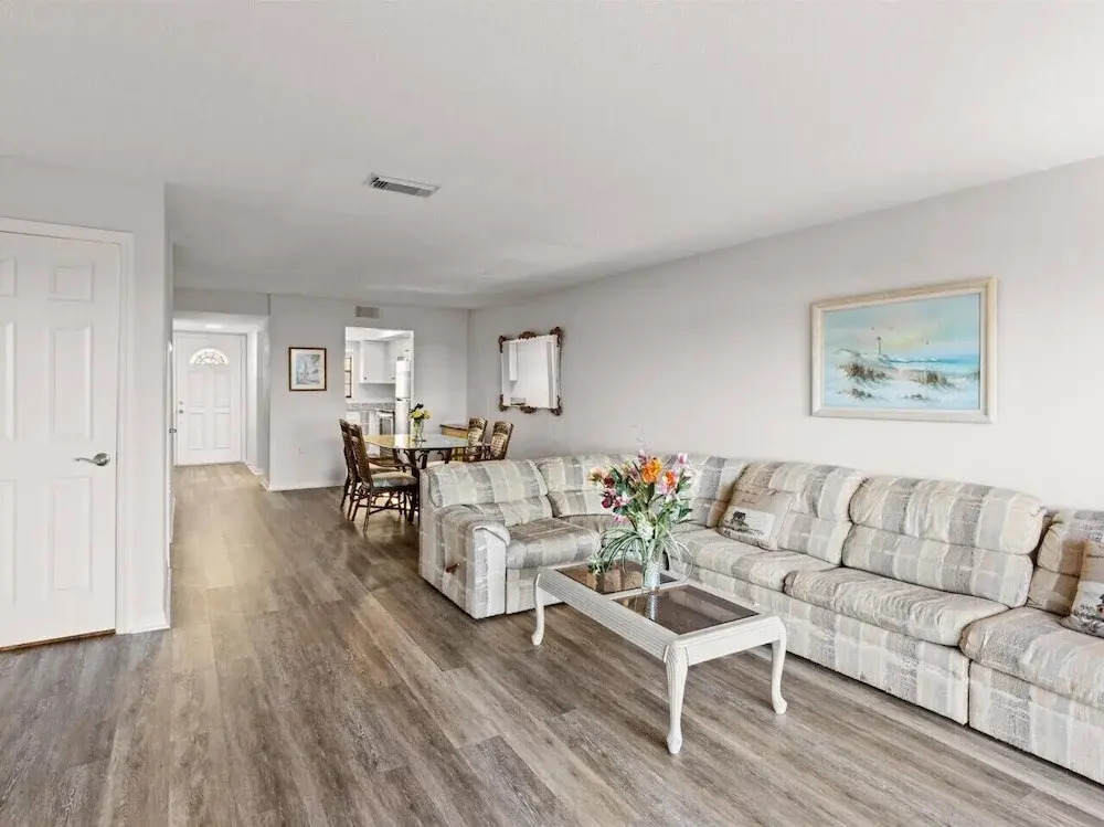 Yellow Sunshine Oceanfront Townhouse, Private Balcony Unit #2