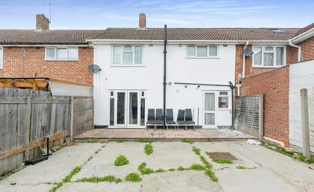 3-bed Apt-15 Mins to Heathrow-pet-friendly-parking