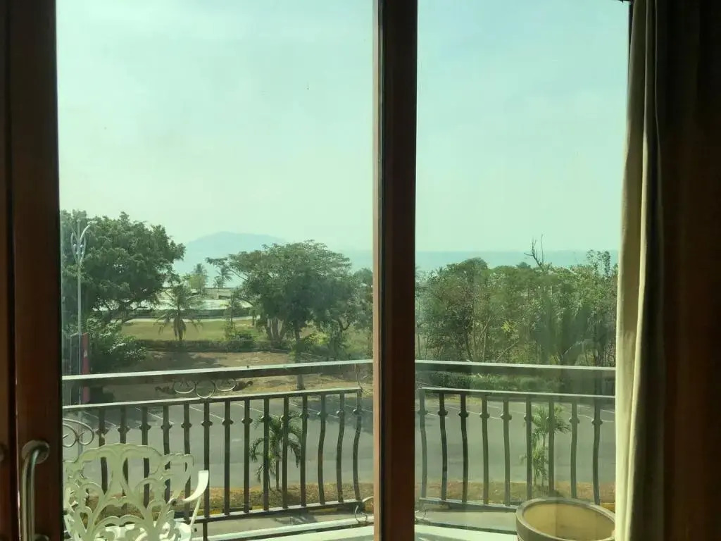 Rock Royal Hotel & Resort
