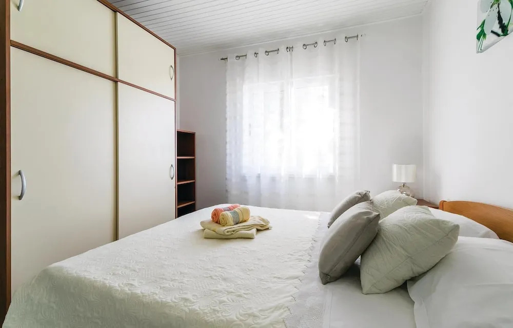 Amazing Home in Stratincica With Wifi and 5 Bedrooms