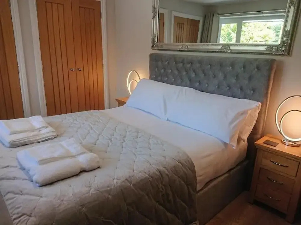 Detached Lakeland Cottage With Private hot tub