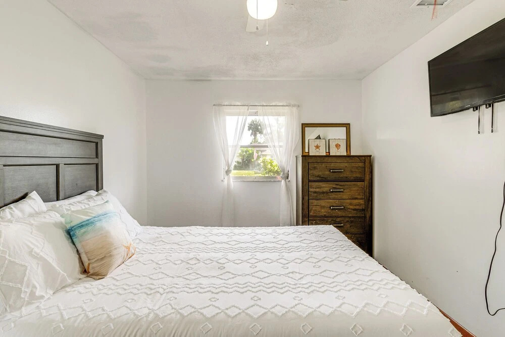 Port Charlotte Retreat w/ Lanai + Private Pool!