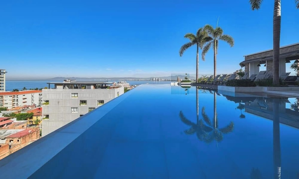 Luxurious 1BR Condo in Zona Romantica - Pool