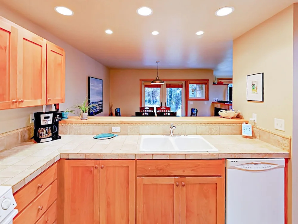 Coastal Retreat 3 Bedrooms 2 Bathrooms Home