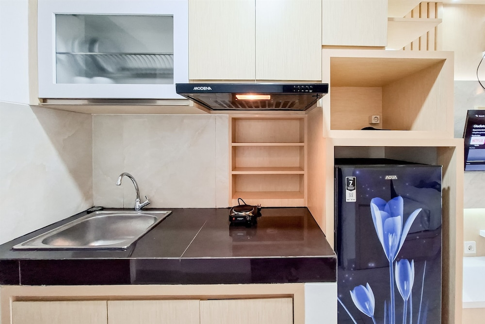 Luxury Studio at Serpong Garden Apartment By Travelio