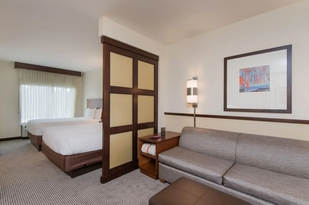 Hyatt Place Charleston Airport / Convention Center
