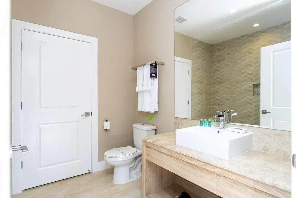 Splendid 3 Bd Close to Disney @ Magic Village 7527