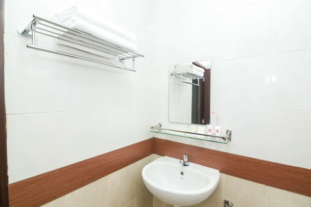 OYO 1327 Avava Inn