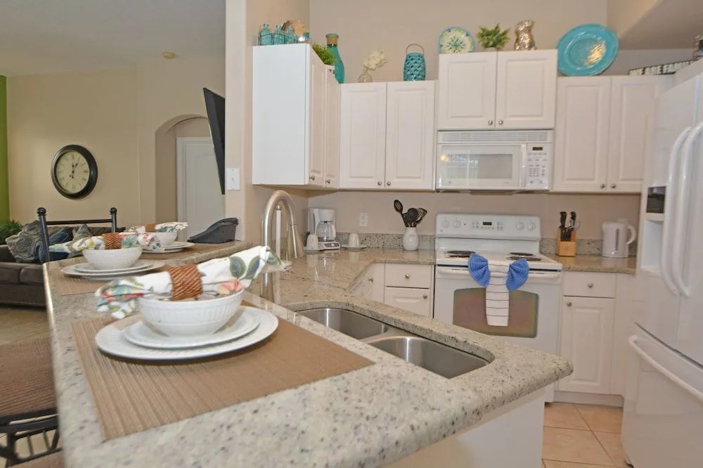 731 Sunbright Villa 5 Br villa by RedAwning