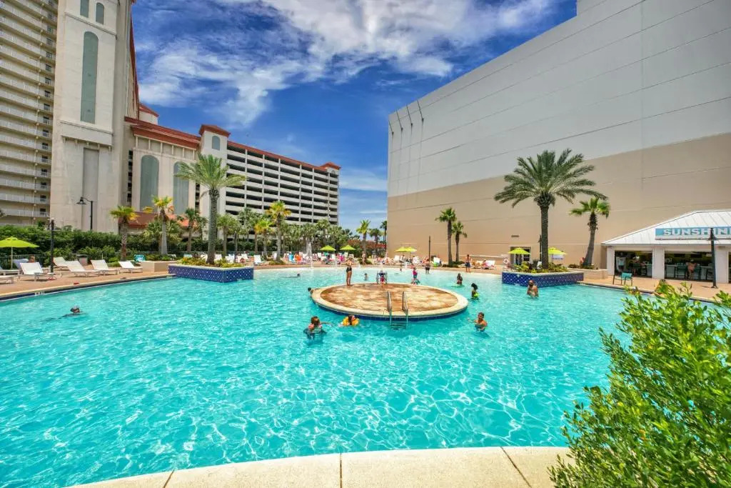 On the 3-d Floor, Laketown 324 - Large 2 BD , Great Views and Amenities