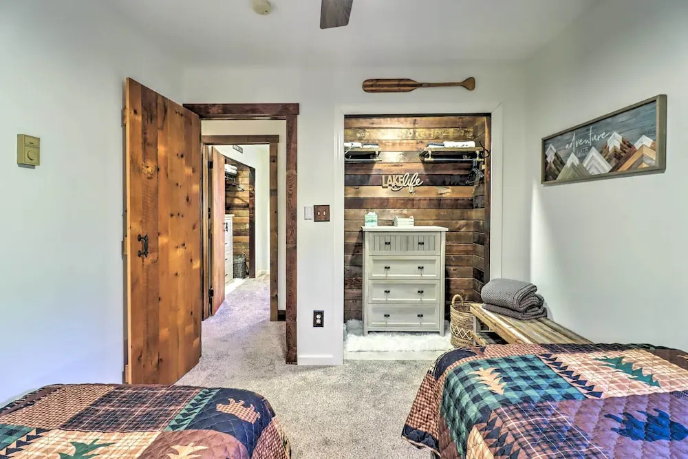 Hot Tub, Beach Access: Albrightsville Retreat