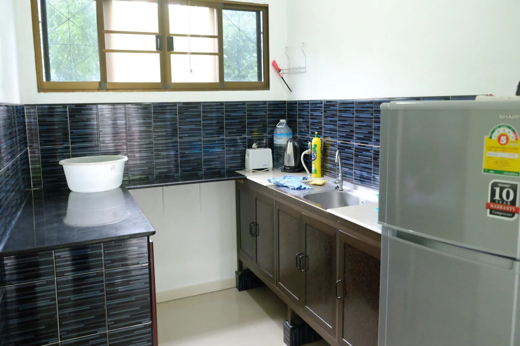 Chomlay Restaurant & Room for Rent