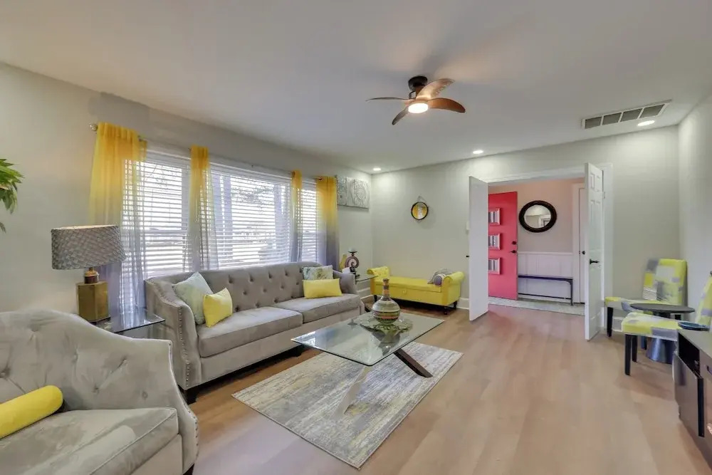 < 2 Mi to Ecu: Cozy Greenville Getaway w/ Porch!