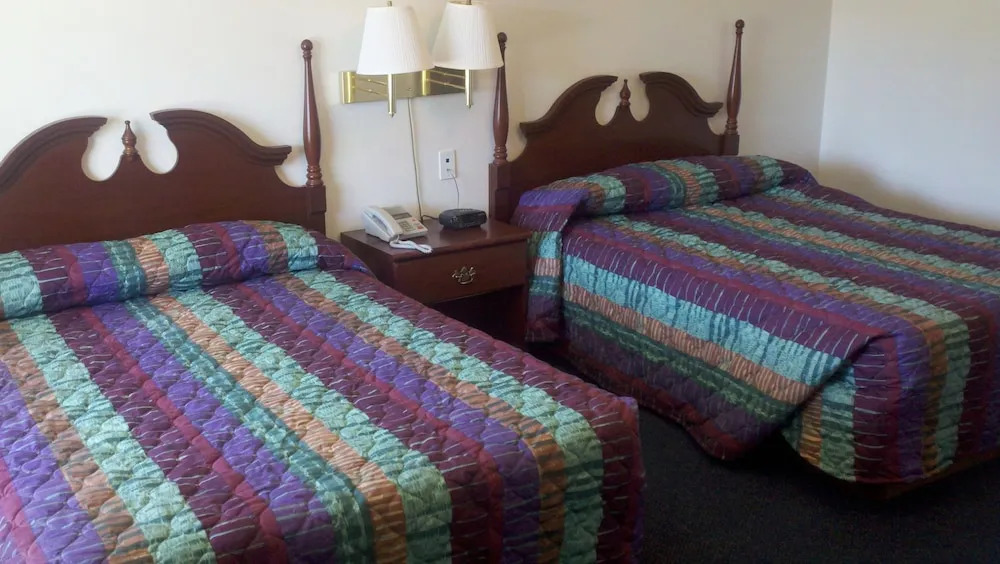 Four Oaks Lodging