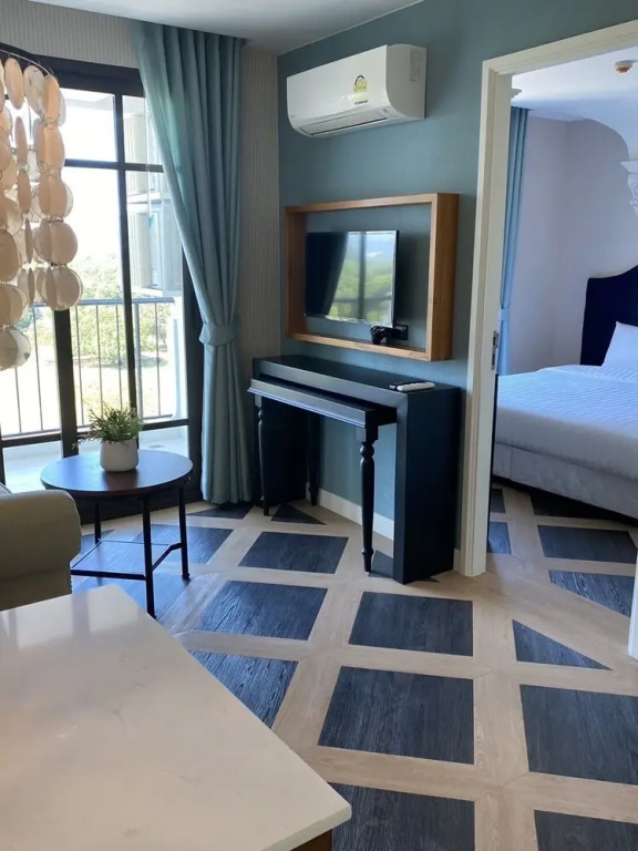 Espana Condo Resort Pattaya Pool Access