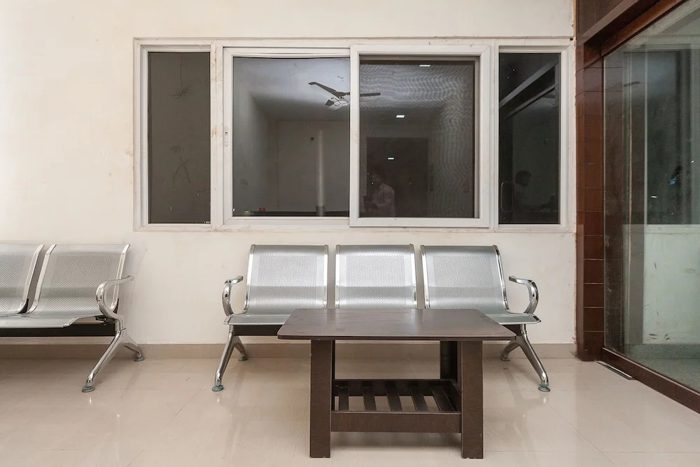 Pmr Guest Inn By OYO Rooms