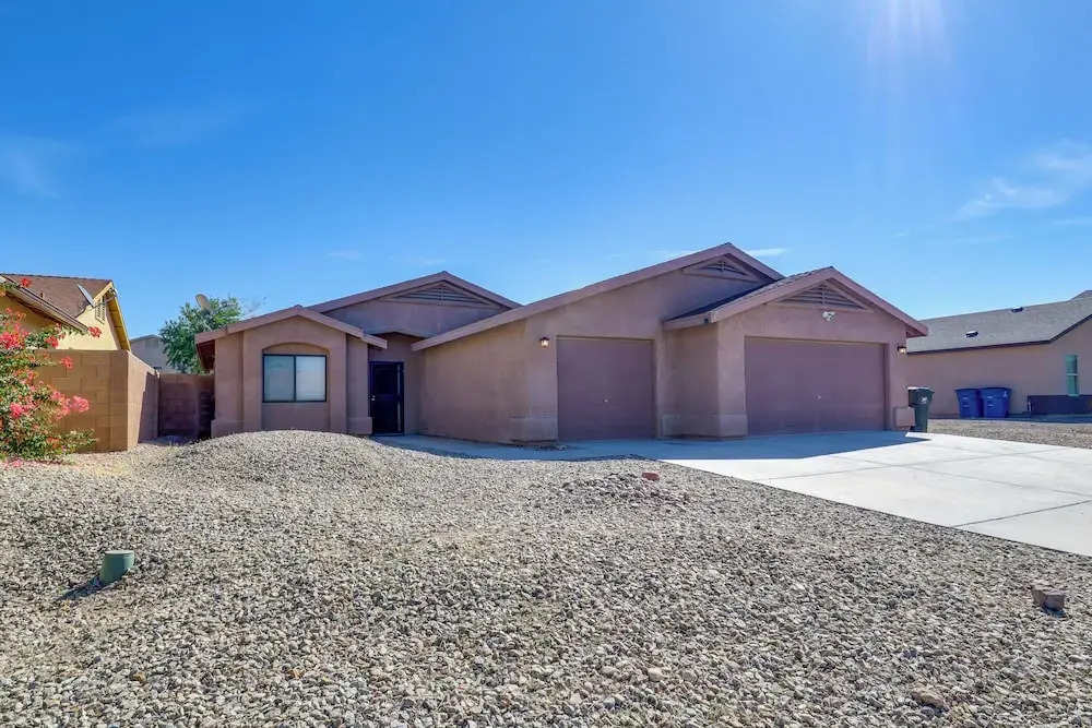 Inviting Bullhead City Gem: 3 Mi to Colorado River
