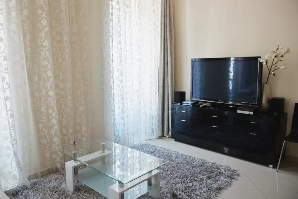 Apartment on Rue De France 4