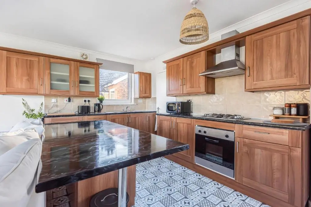 2 Bed in Historic Tonbridge - 35 Mins From London