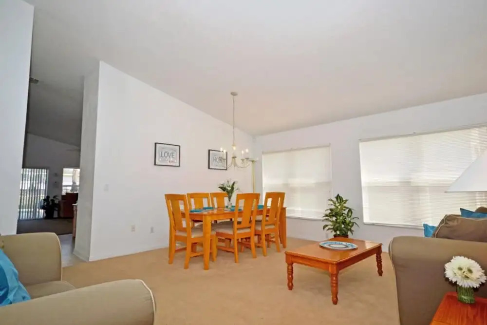 Hampton Lakes 215824