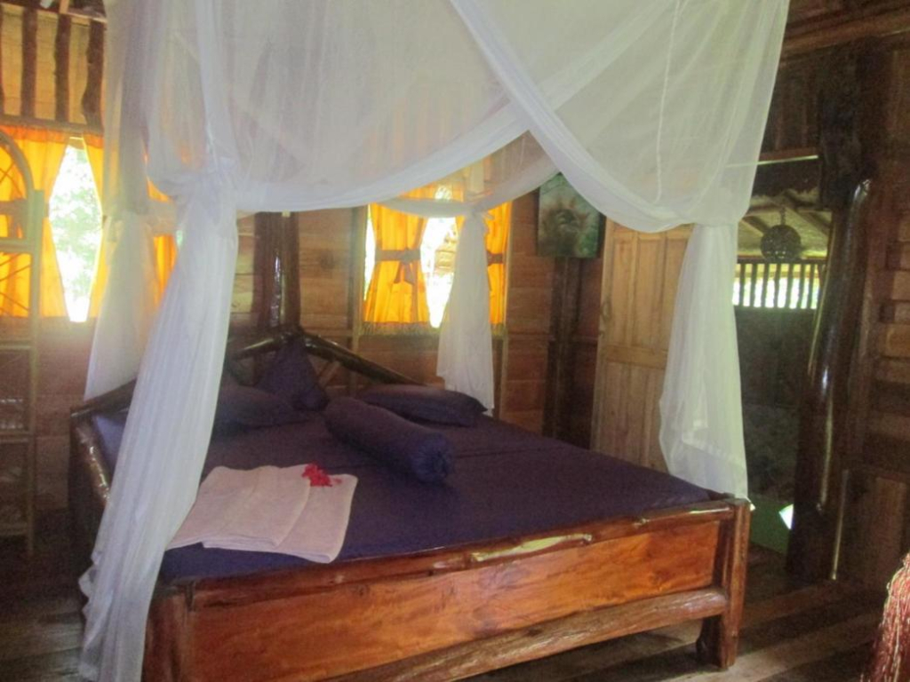 On The Rocks Bungalows, Restaurant and Jungle Trekking Tours - From May to September only stay here