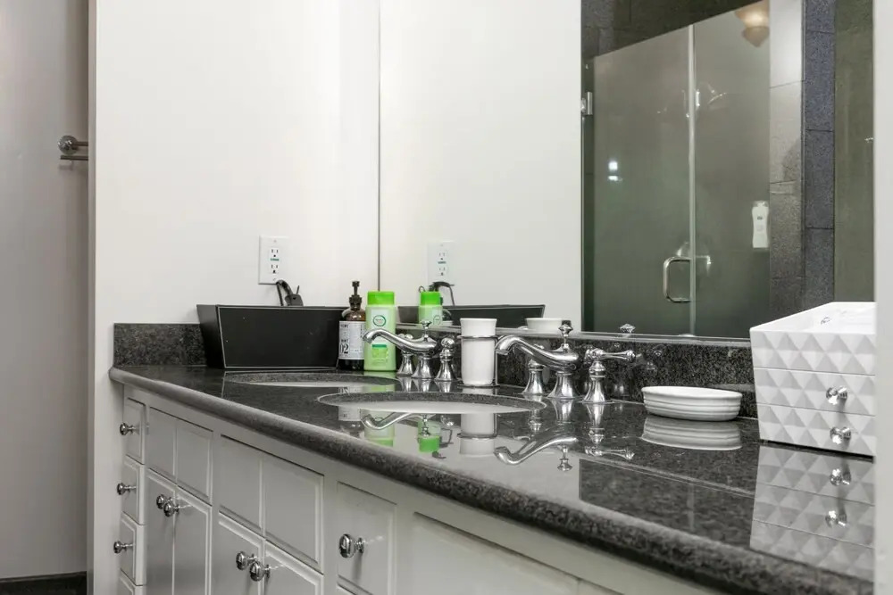 Sunny Pasadena Mansion, Sparkling Heated Pool & Projector Room!