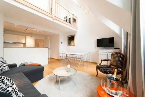 Grand Place The Looks Apartment