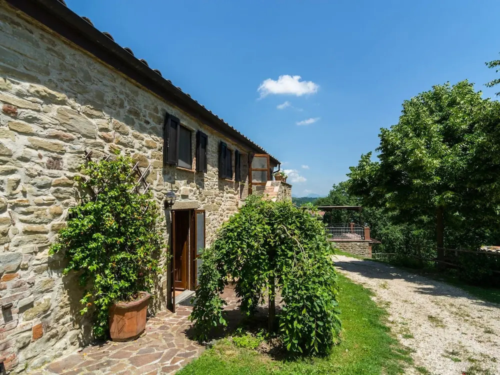 Farmhouse in hilly area in Gubbio with pool