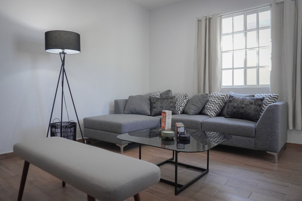 Modern Flat with 2 Bedrooms Near sea