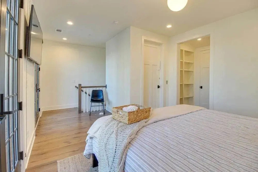 River Views, Historic Central Neighborhood, Luxury Townhome